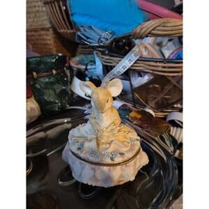 Melodies country fair mouse music box